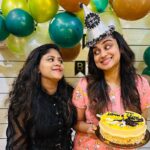 Lakshmi Nakshathra Instagram - Hugs to my Family 🤗❤️ @binduunn5 @shyam_k_nair @lena_chungath @lijo_chungath