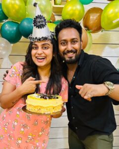 Lakshmi Nakshathra Instagram - Hugs to my Family 🤗❤️

@binduunn5 @shyam_k_nair 
@lena_chungath @lijo_chungath