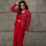 Lakshmi Nakshathra Instagram - For when you stand out from the crowd with your fresh pop of Red Color ❤️💫 📸. @tomson_alex_ @foxeye_media_ Outfit @anina.boutique Muah @sindhu_valsan #lakshminakshathra