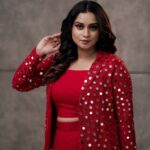 Lakshmi Nakshathra Instagram - Red Velvet For Now 💫😍 Outfit @anina.boutique 📸. @tomson_alex_ @foxeye_media_ Muah @sindhu_valsan #lakshminakshathra