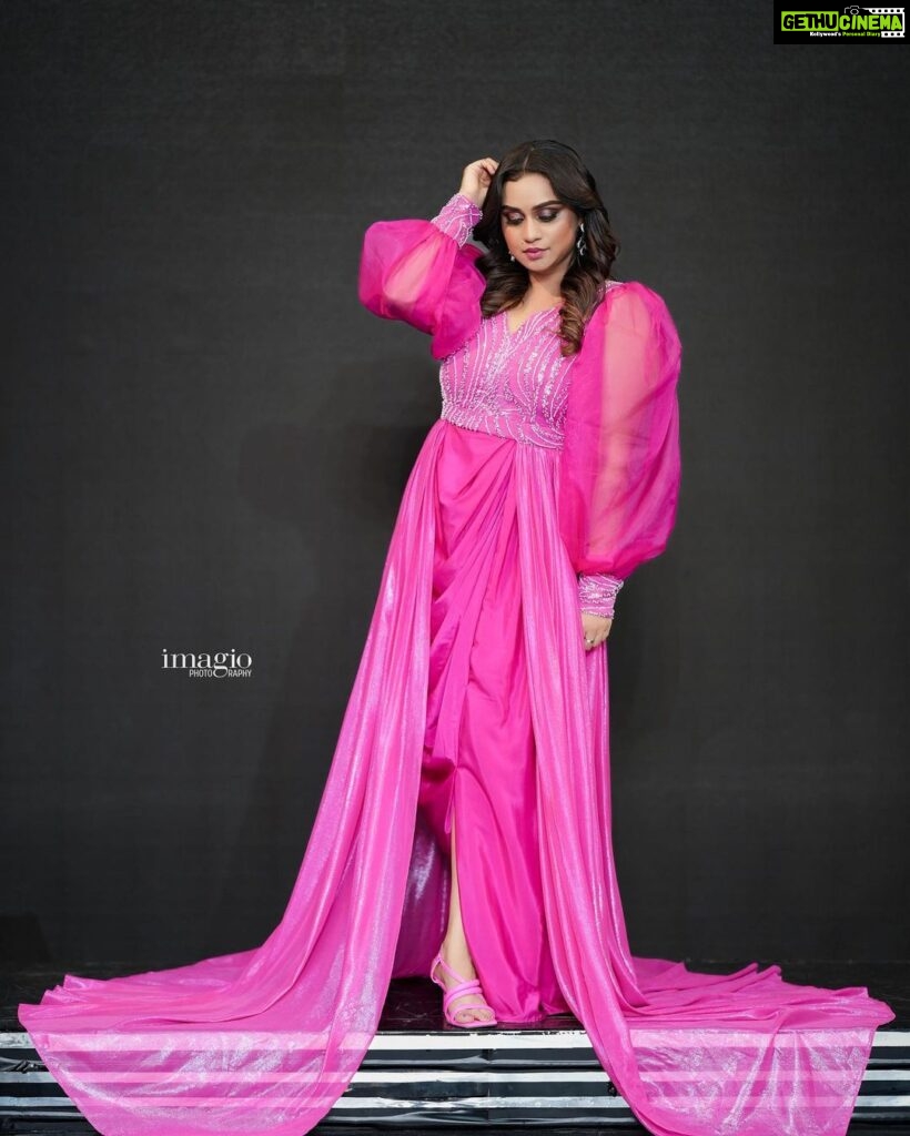 Lakshmi Nakshathra Instagram - The Pink Lady 💫💫💫 #lakshminakshathra Photography @imagiophotography_official Outfit : @soulstudiokochi Stylist : @stylewithandriya @andriya_nunez Assit : @eb___it Muah @mukeshmuralimakeover Styling coordination : @_aleenaraju Jewellery: @kallarackalladiescollection