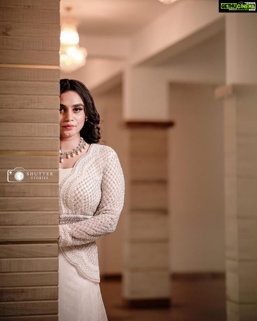 Lakshmi Nakshathra Instagram - Owning the beauty of White 🤍✨ #White&White #lakshminakshathra #nakshathramusings 📸. @frame_stitcherweddings @shutterstories_byamal Outfit @silkycalicut Styling @stylewithandriya Muah @sindhu_valsan Jwlry @adorebypriyanka