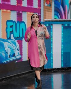 Lakshmi Nakshathra Instagram - Finding joy in the little things💕✌️ #Wow #lakshminakshathra 📸. @yoonus_daxo Outfit @western_lady_ Muah @mukeshmuralimakeover Styling @stylewithandriya