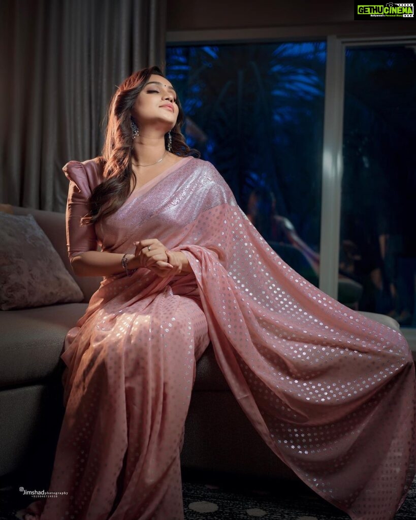 Lakshmi Nakshathra Instagram - Saree Day 💫 Photography @jimshadphotography Wearing @kayjodesigns.online Production: @avmagic.ae #lakshminakshathra Dubai, United Arab Emirates