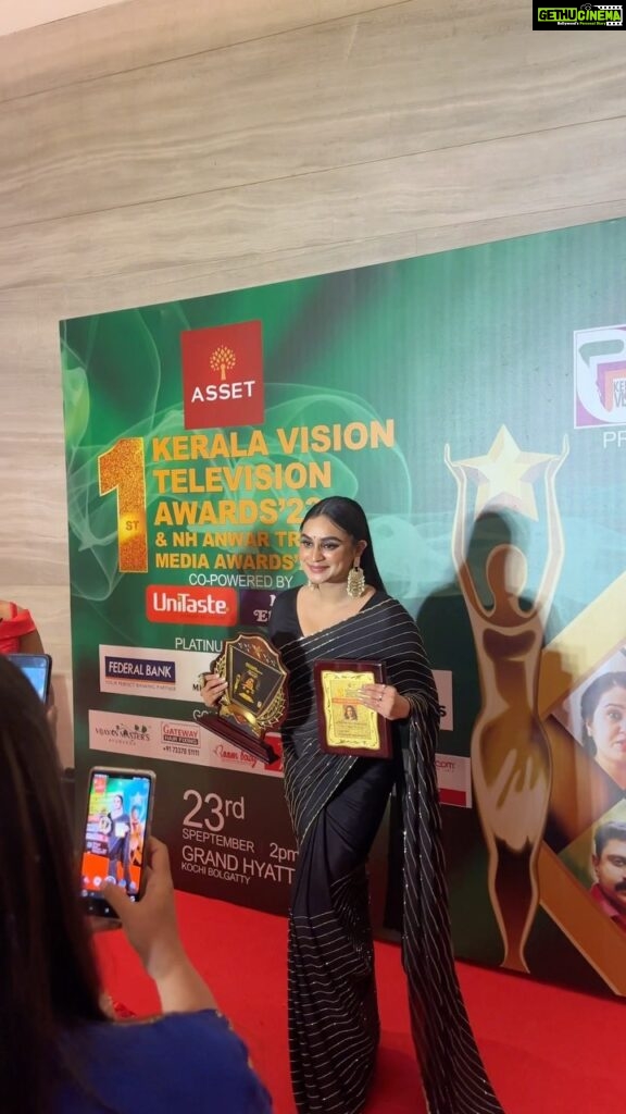 Lakshmi Nakshathra Instagram - Thank You @keralavisionnews24x7 for the Best Anchor Award 🤗 #lakshminakshathra