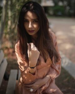 Leena Jumani Instagram - Go with the flow, flow with the glow☀️ Shot by @journeyman1027