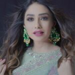 Leena Jumani Instagram - 🌺🌼🌸 Make up- @ija4985 Hair- @reenayelinje Saree- @maryams_lawn_studio Style by- @nags_sidiqi Photography- @mog888s Edited by- @confidentials_studio