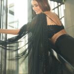 Leena Jumani Instagram - Saree & Sunshine ☀️ Credits👇🏽 @sstardomcelebritymanagement @payalrai1303 @styledby_sanyaa @nikki_shirodkar_meraki @s_bilal24 @journeyman1027 @sultan_makeupartist_11 @karanraii11 @vmjumani