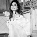 Leena Jumani Instagram - 🎹🎼🎹 Credits @payalrai1303 @sstardomcelebritymanagement @styledby_sanyaa @journeyman1027 @sultan_makeupartist_11 @meena___yadav2 @karanraii11 @vmjumani