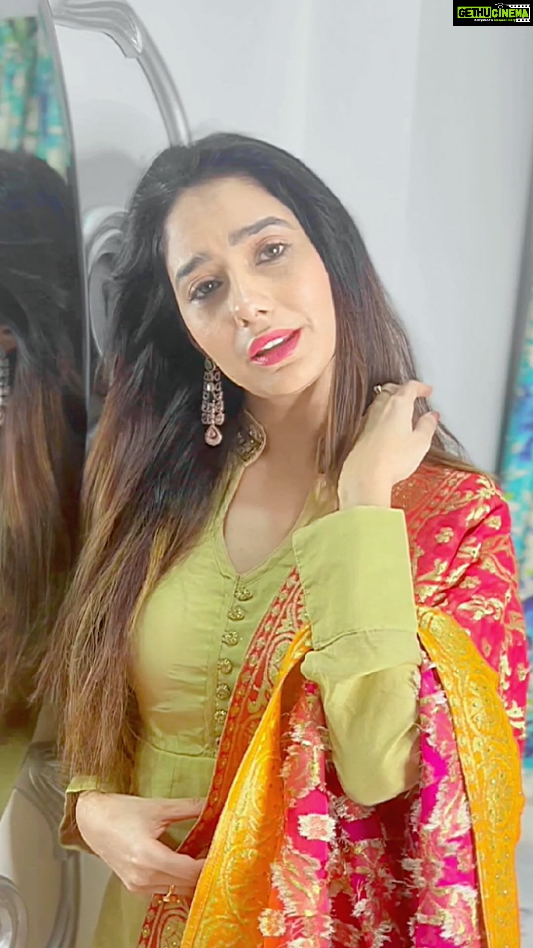 Leena Jumani Instagram - @leena_realβs apt expressions to this lovely melody brings the song alive. Participate in the #PheroNaNajariya contest by uploading your singing or lip-sync videos to win exciting ππ’π©π’ goodies and a shoutout from @sireeshabhagavatula #HipiKaroMoreKaro #LeenaJumani #PheroNaNajariya #HipiXPheroNaNajariya #Qala #Netflix #Singing #Lipsync #Hipi