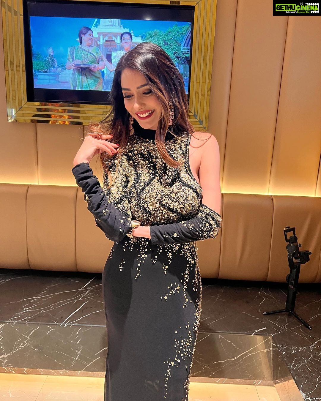Leena Jumani Instagram - “Hey Kem chho London” in cinemas now🎞 About last night from Ahmedabad premiere 💫 Thank you each & everyone for showing us love & support ♥️ #heykemchholondon @mangoostudios @ssunnysuraani @akki_tsd @mitragadhvi @manasshah111 @uroovaak 📷- @uroovaak & @jayesh7649 Gujarat