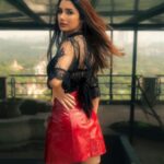 Leena Jumani Instagram - 🍁🍁🍁 @payalrai1303 @sstardomcelebritymanagement @styledby_sanyaa @journeyman1027 @karanraii11 @vmjumani @s_bilal24 @sultan_makeupartist_11 @meena___yadav2 @bookrecce_locations