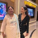 Leena Jumani Instagram - About last night from “Hey kem chho London” Premiere 💫 @heykemchholondon @mangoostudios @vmjumani @sitajumani @murlidharjumani @divyu.ahuja