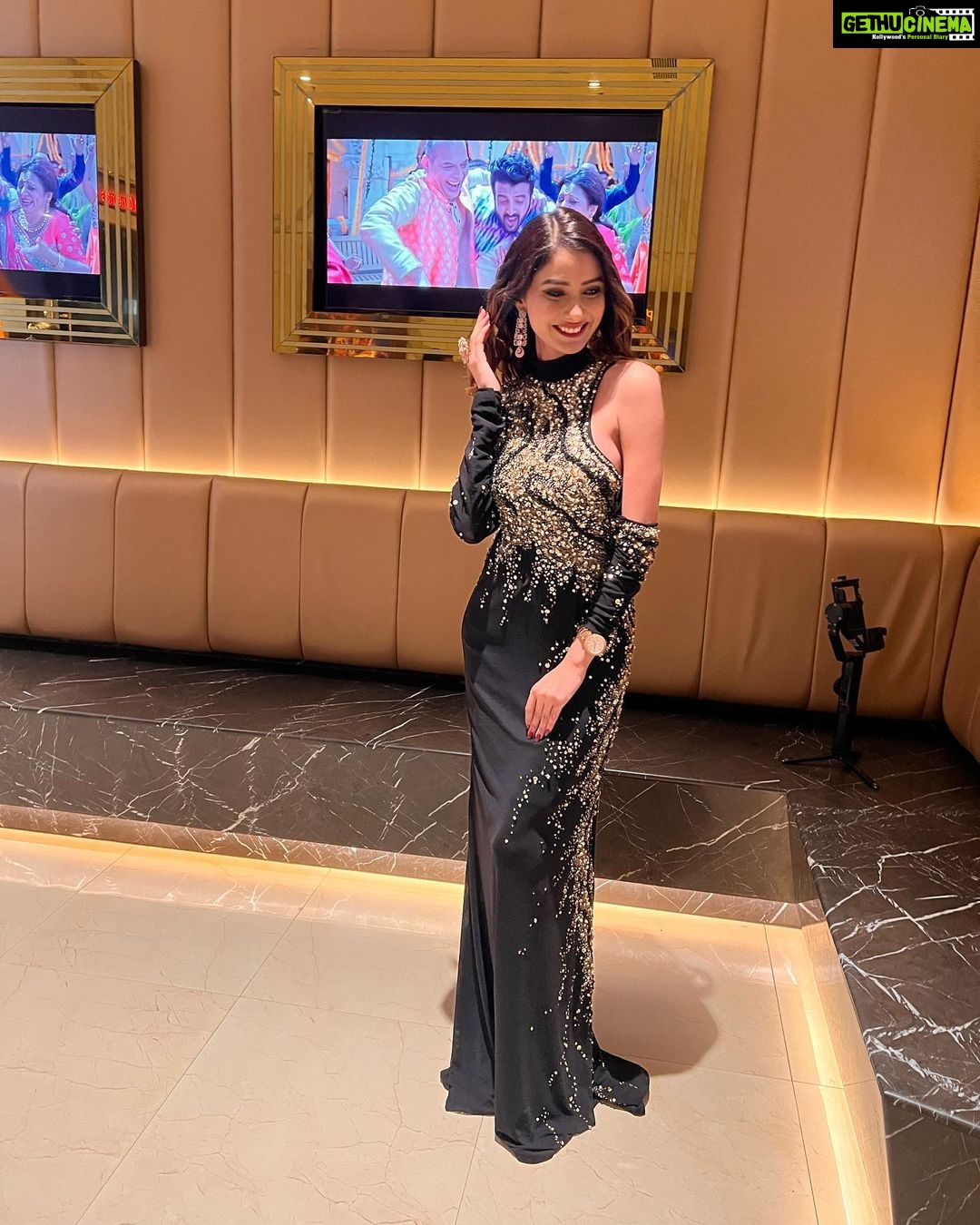 Leena Jumani Instagram - “Hey Kem chho London” in cinemas now🎞 About last night from Ahmedabad premiere 💫 Thank you each & everyone for showing us love & support ♥️ #heykemchholondon @mangoostudios @ssunnysuraani @akki_tsd @mitragadhvi @manasshah111 @uroovaak 📷- @uroovaak & @jayesh7649 Gujarat