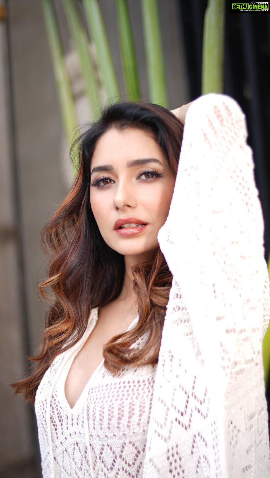 Leena Jumani Instagram - My intentions are like this dress, pure & transparent 🤍 @styledby_sanyaa @sstardomcelebritymanagement @payalrai1303 @karanraii11 @vmjumani Photographer: @journeyman1027 Reel : @s_bilal24 @sultan_makeupartist_11 Location : @bookrecce_locations #leenajumani #leenajumanifans #instatrend #instareel #beauty #glam #fashion #reelfortoday #instagood #actorslife #instadaily #ootd #fashionreel #lifeofanactor