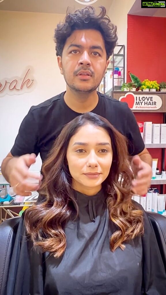 Leena Jumani Instagram - Hair magic 🪄 transformation for @leena_real at her fav salon @vikas_marwah_hairsalon 💇‍♀💅💃 #hairmagician #haircolorists #mumbaisalon #vmsalon #hairsalon #vikasmarwah managed by @sstardomcelebritymanagement @payalrai1303