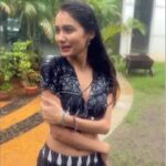 Leena Jumani Instagram - My love for rainy season ♥️ #hipikaromorekaro #rainyfun #reels #reelkarofeelkaro #reelitfeelit