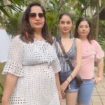 Leena Jumani Instagram - Sister’s trio 😂 We had to try this 😆 @payalkhubchandani17 @vmjumani #madnessa #reels #reelitfeelit #reelkarofeelkaro
