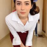 Leena Jumani Instagram - Yeah to goofy me🤪 reel shuru hone se pahle hi khatam ho gaya😂 📷- Priya didi (Kyuki I’d nahi pata) @sultan_makeupartist @larry_pb02 #behindthescenes #fun #myshootingteam #reels #reelitfeelit #reelkarofeelkaro Bhopal,india