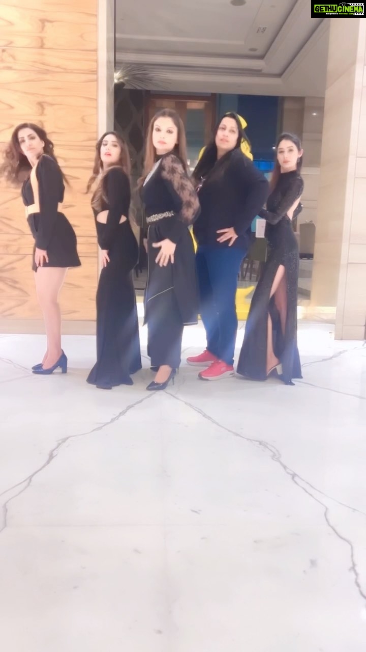 Leena Jumani Instagram - “When worst comes to worst…….squad comes first……”. . . . #squad #swag #attitude #fashionstyle #power #girlgang #❤️❤️❤️ #black #trendingreels #insta #delhi #happiness💕 #livelife #enjoylife @leena_real @roshaangarry