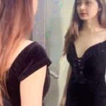 Leena Jumani Instagram - Setting a goal v/s steps to achieving it🤣 #selftalks #hipikaromorekaro #reels #reelitfeelit