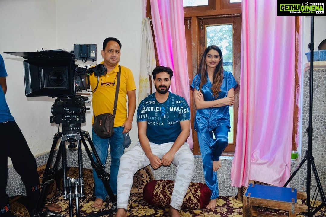 Leena Jumani Instagram - On shoot GUILT 2 An exiting project with really talented @leena_real filmmaker and show creater (THE SHOW MAN) @rahatkazmi And my amazing technical team @minto ji @sanju ji @azmat_ak @iku_sheikh @imran_majeedkhan @yash @shemaroome @mirsarwar @zebasajid2 @singhshloka @aribasajid @_shahnawaz_wani_ @zoyanzargar @tikoo_kusum_official @pankaj.khajuria.35 @theunsanskarishayra