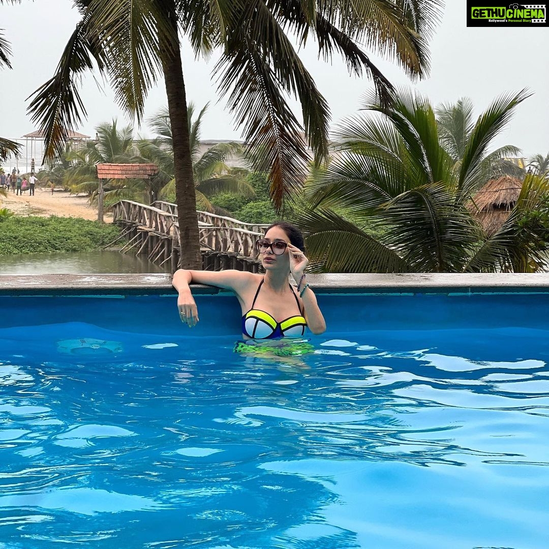 Leena Jumani Instagram - Water you doing? 😂🏝