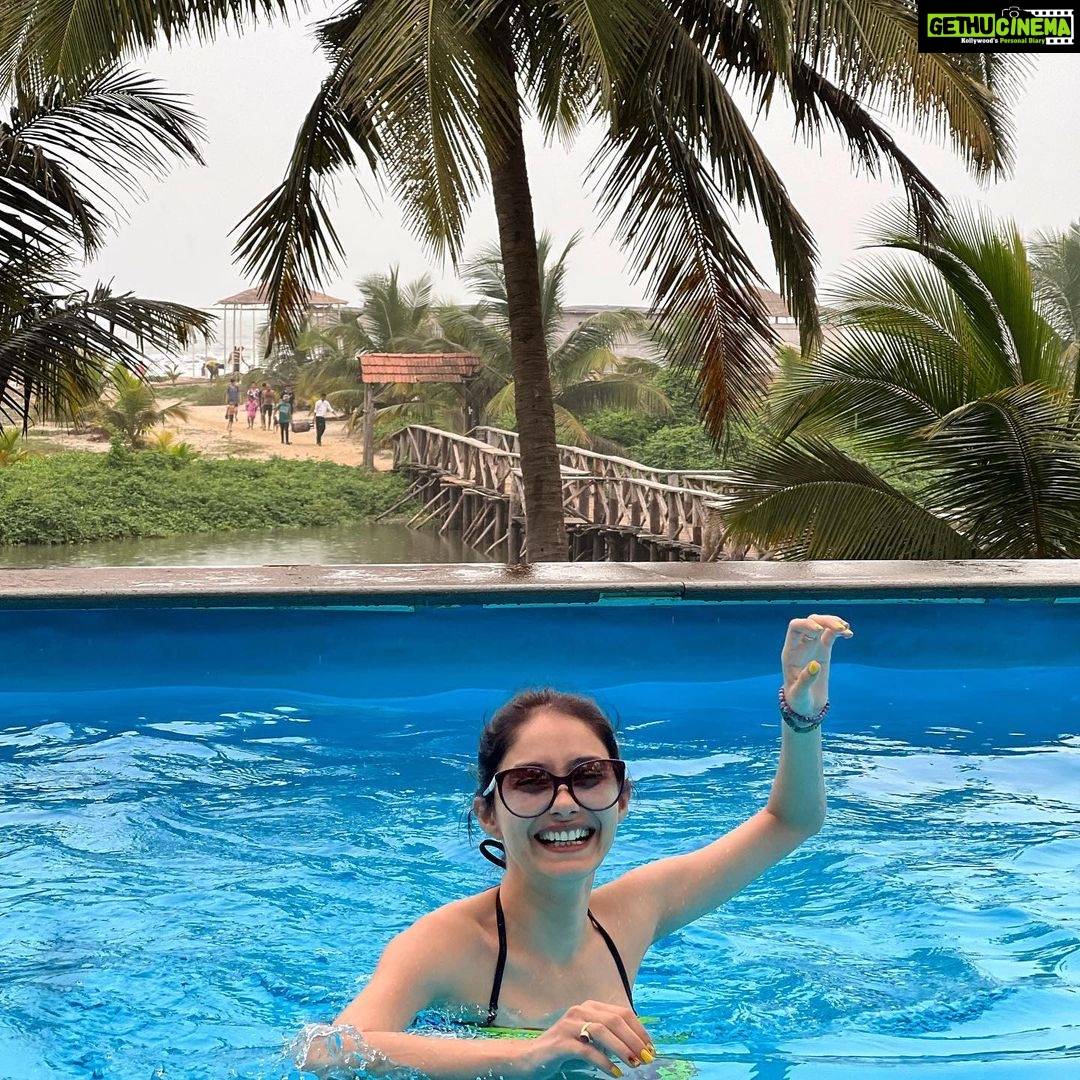Leena Jumani Instagram - Water you doing? 😂🏝
