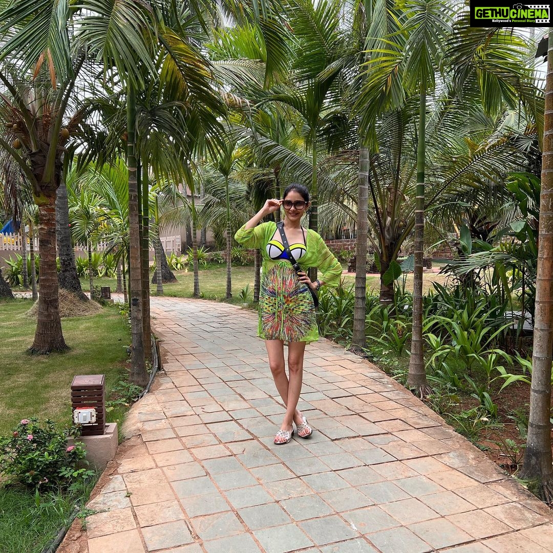 Leena Jumani Instagram - Water you doing? 😂🏝