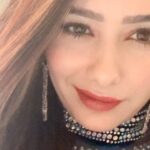 Leena Jumani Instagram - When you want to shoot a reel, but tired to stand up and make an efforts. 🤪 #reels #reelitfeelit