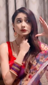 Leena Jumani Instagram - This song🔥 #just #reels #reelitfeelit #feelitreelit #shootinglook #lastreelof2021