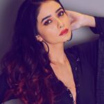 Leena Jumani Instagram - Look Look Look👀 . . . . Wearing @hashtaglamour Style by @nags_sidiqi Mua @mua_shabi_nadeem_ 📸 @zeeshanclicks Location📍@indiestayshotel