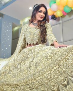 Leena Jumani Instagram - 🌟

Mua @curiousqueen_makeup_artist
Outfit @zarkash_official
Style by @nags_sidiqi
Location @dragonfly_hotel
Photographr @confidentials_studio