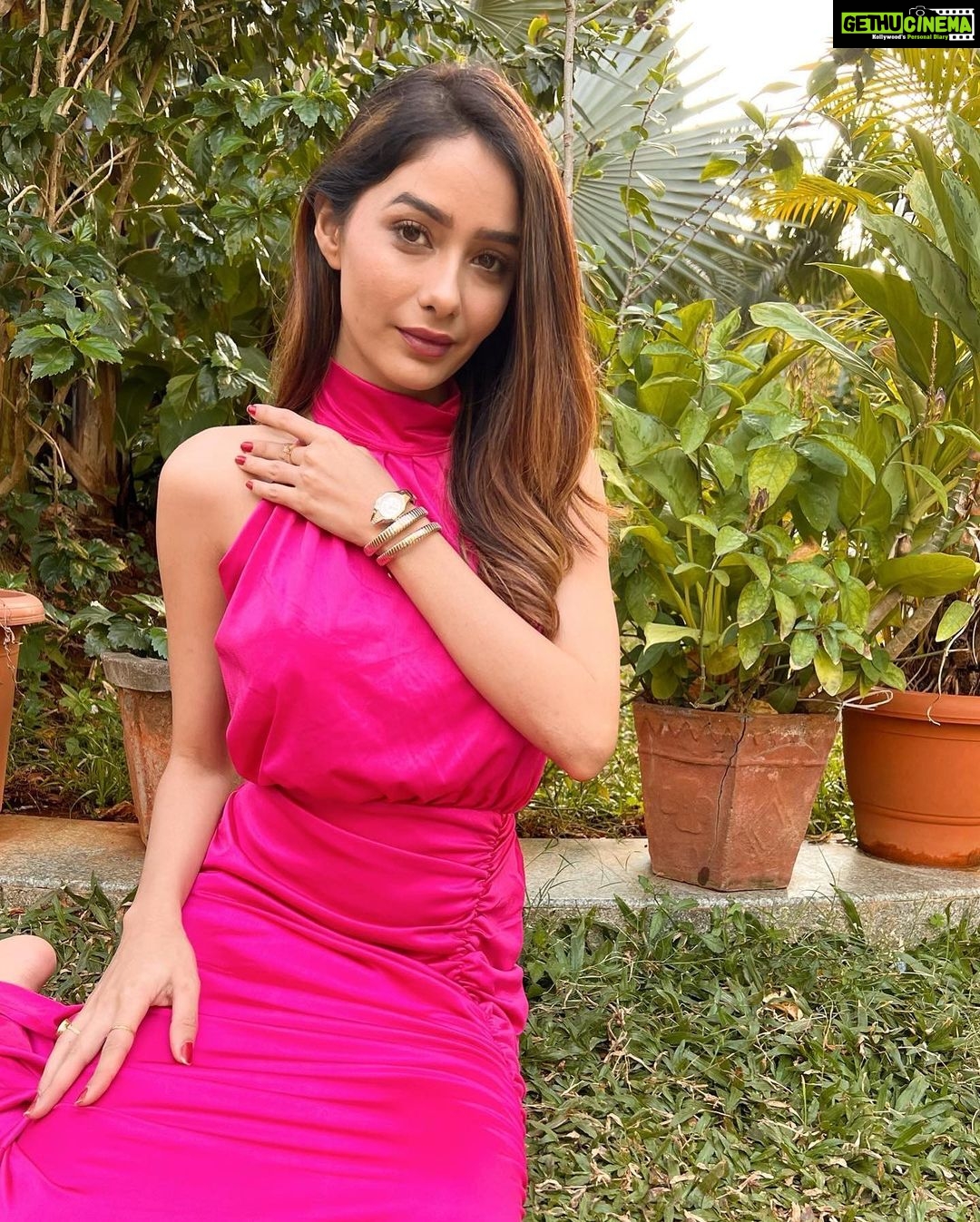 Leena Jumani Instagram - They say you fall in love, We say you grow in love. The boldness that comes from within and takes you higher, We are far from falling! This Valentines embellish your personal style with the premium collection of Just Cavalli watches and dwell in the idea of #BetrothTheBold Valentine’s offer: Flat 10% OFF & Get a Free Just Cavalli Merchandise worth Rs.7500 on Glam snake Collection Watch Model No.- JC1L189M0085 Available at- @shoppers_stop @lifestylestores @tatacliqluxury @approvedclub Also available at all Leading watch boutiques pan India Follow @justcavalliwatches_india #justcavalliwatches #justcavalliwatchesindia #glam #snakewatch #jctribe #valentines