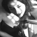 Leena Jumani Instagram - क्या लिखूँ🪶 ___________________________ 📷- @srinath_rao88 #black&white #photoshoot #lovegettingclicked #morepicturestocome