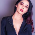 Leena Jumani Instagram - Look Look Look👀 . . . . Wearing @hashtaglamour Style by @nags_sidiqi Mua @mua_shabi_nadeem_ 📸 @zeeshanclicks Location📍@indiestayshotel