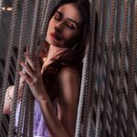 Leena Jumani Instagram - Purple dil ke pass tum rahte ho💜 Wearing @hashtaglamour Style by @nags_sidiqi Mua @mua_shabi_nadeem_ 📸 @zeeshanclicks Location📍@indiestayshotel