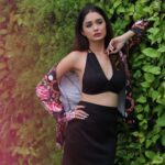 Leena Jumani Instagram - Jumma chumma 😽 👗 @hashtaglamour Styled by my @nags_sidiqi 💄@curiousqueen_makeup_artist Location @dragonfly_hotel 📸 @confidentials_studio