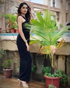 Leena Jumani Instagram - Ye mausam ka jaadoo hai mitwa🌿