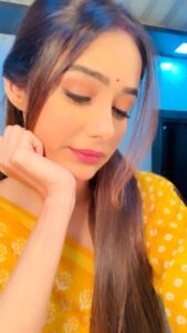 Leena Jumani Instagram - For my 1m followers ♥️ #reels #reelsinstagram #reelitfeelit #reelkarofeelkaro