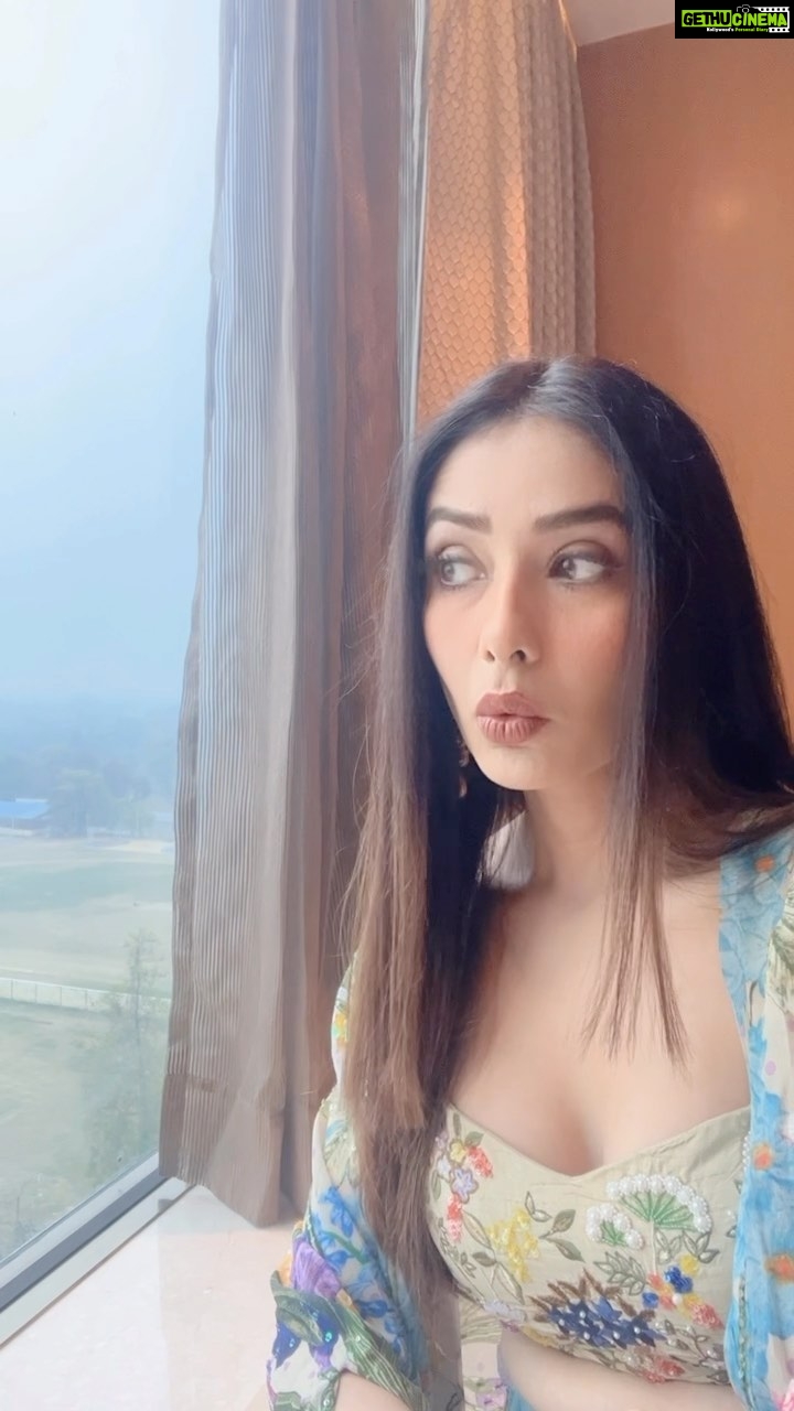 Leena Jumani Instagram - serious conversation😂