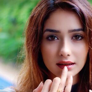 Leena Jumani Instagram - You better be truthful to me. Or else I will cut you out of my life without even blinking. 🥷🏻

📷- @theonlyzeeshankhan