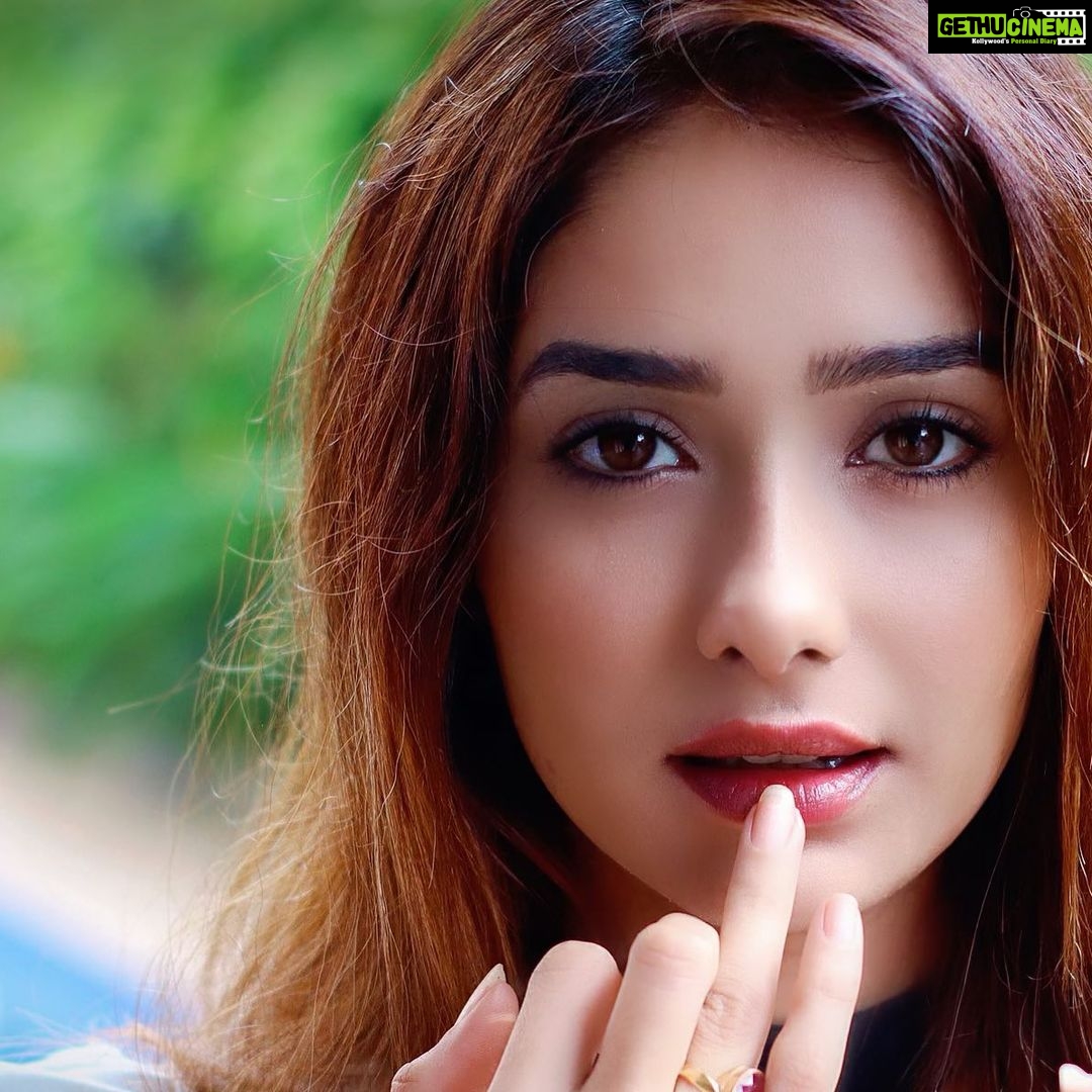 Leena Jumani - 34.4K Likes - You better be truthful to me. Or else I will cut you out of my life without even blinking. 🥷🏻
📷- @theonlyzeeshankhan