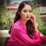 Leena Jumani Instagram - Aur sab badiya ?🙋🏻‍♀️