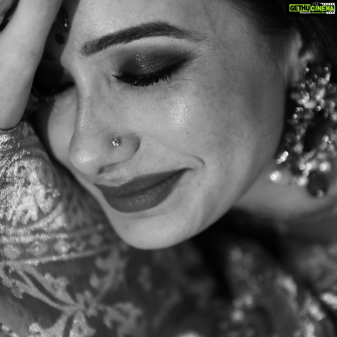 Leena Jumani - 33.8K Likes - Some connections you can’t see with the eyes. 🎶
L.J
_________________________
#unreal #blessed #divingdeep #itsokay
make up-@anamikaprajapati10
📷-@khandelwal_creations