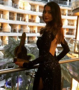 Leena Jumani Instagram - Thanks to @balajitelefilmslimited @ektarkapoor ma’am @zeetv @internationaliconicaward 

Thanks to each & everyone who’s connected to kum kum Bhagya. ♥️

Cheers to new beginnings.🥂
__________________________ #kumkumbhagya #Tanu #bestkhalnayaikaoftelevision
#2021