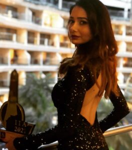 Leena Jumani Instagram - Thanks to @balajitelefilmslimited @ektarkapoor ma’am @zeetv @internationaliconicaward 

Thanks to each & everyone who’s connected to kum kum Bhagya. ♥️

Cheers to new beginnings.🥂
__________________________ #kumkumbhagya #Tanu #bestkhalnayaikaoftelevision
#2021