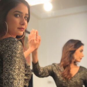 Leena Jumani Instagram - Teaching self love to selfless person. 🎰

Self love can be difficult when all you think is about others. But eventually it can destroy you from inside. 
Learn to love yourself, you’re your teacher and you are the student. 💕

#aajkagyan #selflove #learning&sharing #haveasmilingday