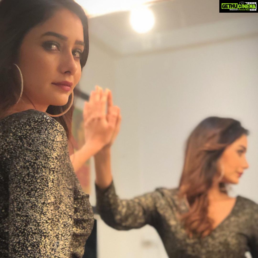 Leena Jumani - 39.6K Likes - Teaching self love to selfless person. 🎰
Self love can be difficult when all you think is about others. But eventually it can destroy you from inside.
Learn to love yourself, you’re your teacher and you are the student. 💕
#aajkagyan #selflove #learning&sharing #haveasmilingday