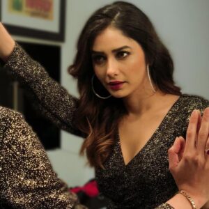 Leena Jumani Instagram - Teaching self love to selfless person. 🎰

Self love can be difficult when all you think is about others. But eventually it can destroy you from inside. 
Learn to love yourself, you’re your teacher and you are the student. 💕

#aajkagyan #selflove #learning&sharing #haveasmilingday